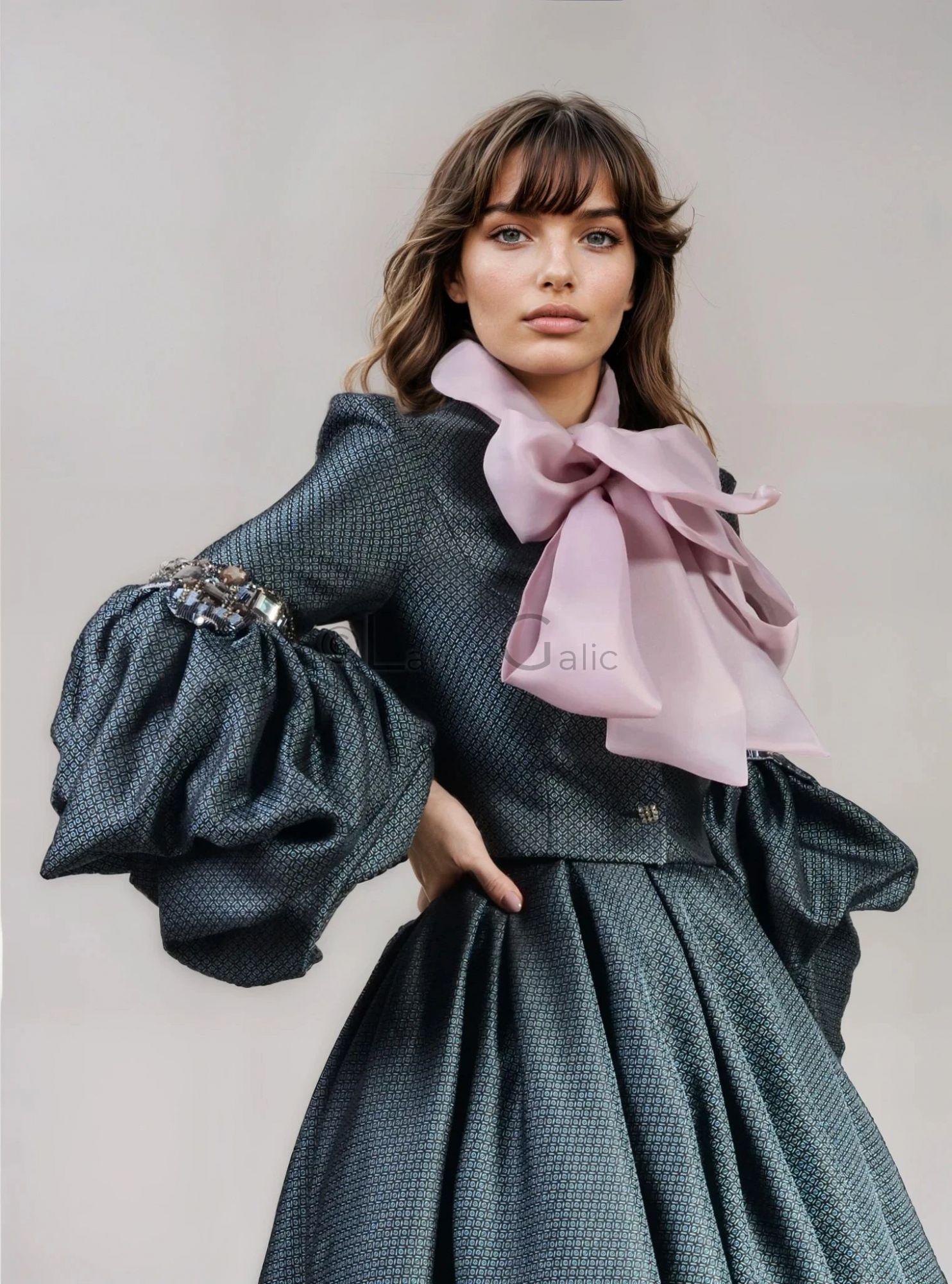 スカート Iridescent Bow Lurex Pleated Skirt Gucci Iridescent Bow Lurex Pleated Skirt - Runway Catalog
